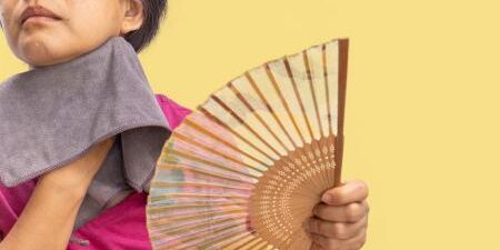 Sintomi climaterici nelle donne in menopausa: l’efficacia della Cimicifuga racemosa Sintomi climaterici nelle donne in menopausa: l’efficacia della Cimicifuga racemosa